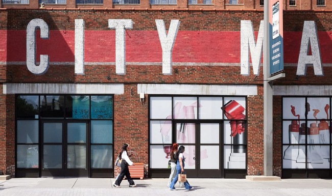 When you live in a luxury apartment at Signal House, you're steps from Ponce City Market.